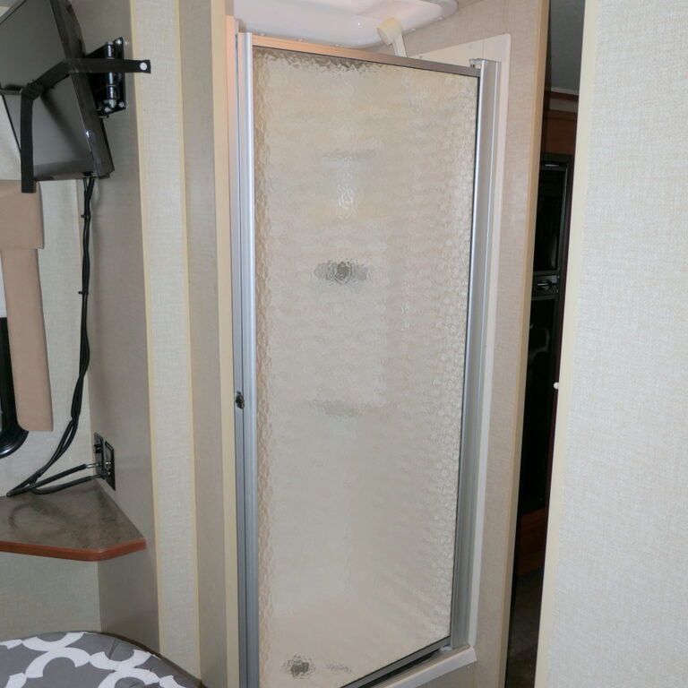 2015 VISTA 26HE Class-A, By Winnebago, Slide-Out, Only 27′-Image