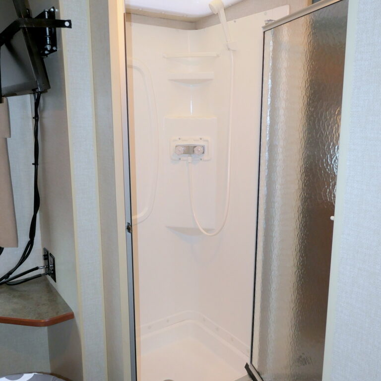 2015 VISTA 26HE Class-A, By Winnebago, Slide-Out, Only 27′-Image