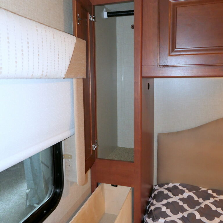 2015 VISTA 26HE Class-A, By Winnebago, Slide-Out, Only 27′-Image