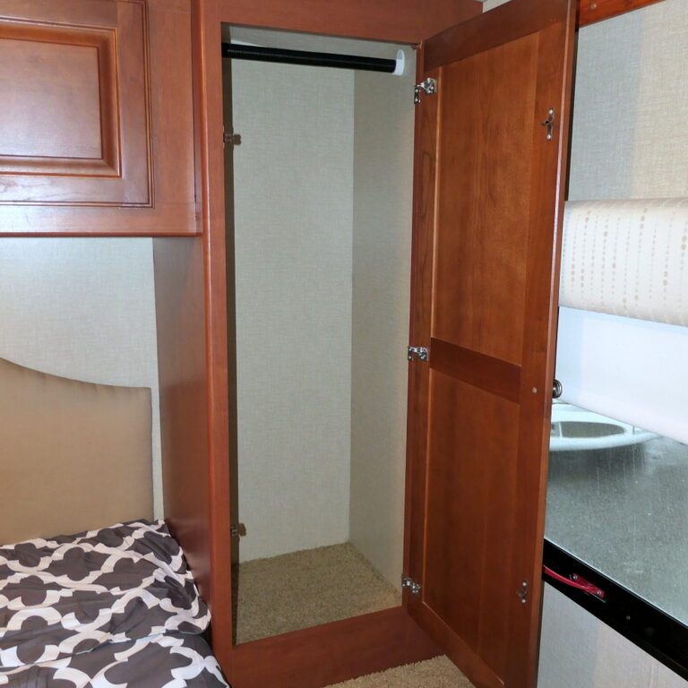 2015 VISTA 26HE Class-A, By Winnebago, Slide-Out, Only 27′-Image