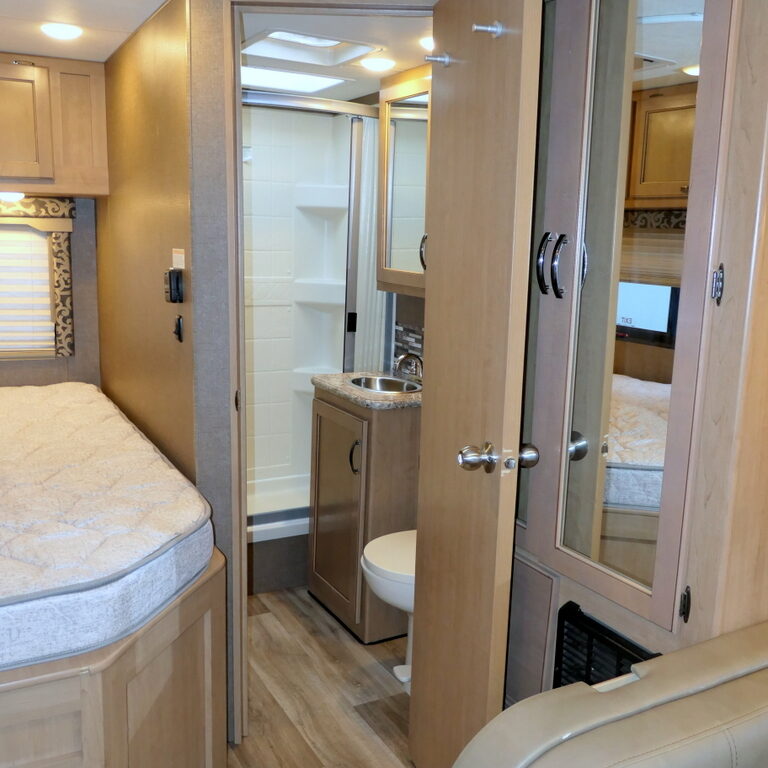 2019 Thor FOUR WINDS 22E Class-C, Low Miles, Sleeps-6, Non-Slide!-Image