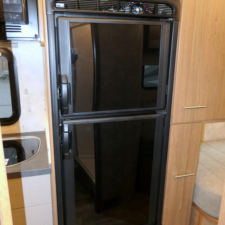 2019 Winnebago NAVION 24V Class-C, Twin Beds, Mercedes Sprinter, Full Paint!-Image