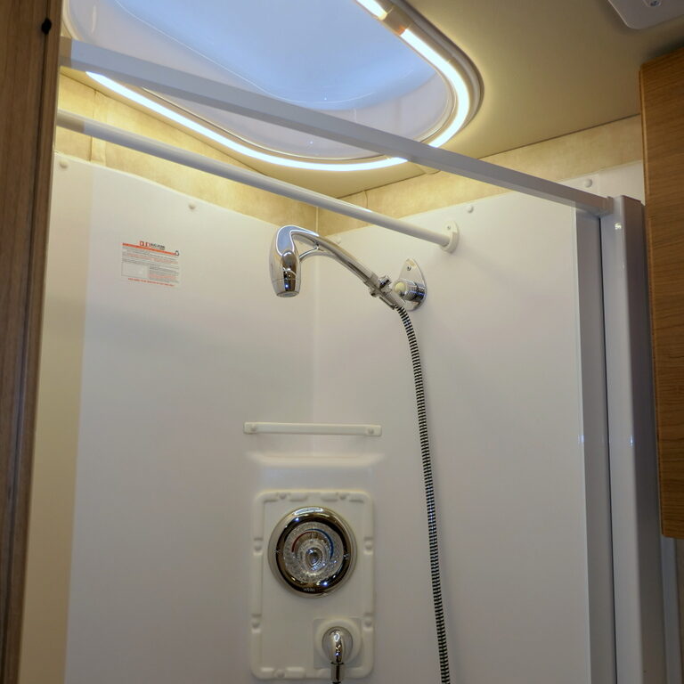 2019 Winnebago NAVION 24V Class-C, Twin Beds, Mercedes Sprinter, Full Paint!-Image