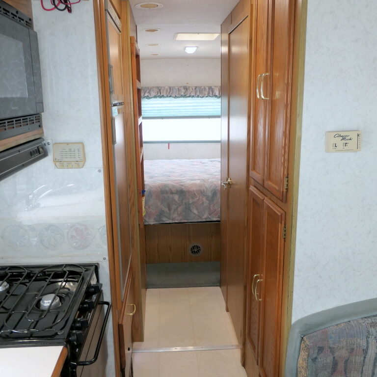 2000 Itasca SUNRISE 26P SE Class-A, By Winnebago, Leveling Jacks, Lithiums and Solar!-Image