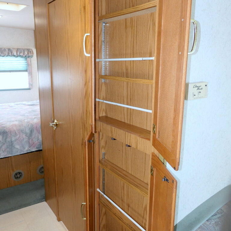 2000 Itasca SUNRISE 26P SE Class-A, By Winnebago, Leveling Jacks, Lithiums and Solar!-Image