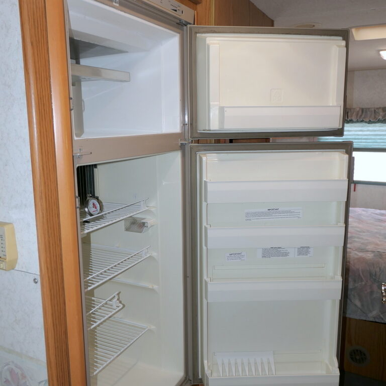 2000 Itasca SUNRISE 26P SE Class-A, By Winnebago, Leveling Jacks, Lithiums and Solar!-Image