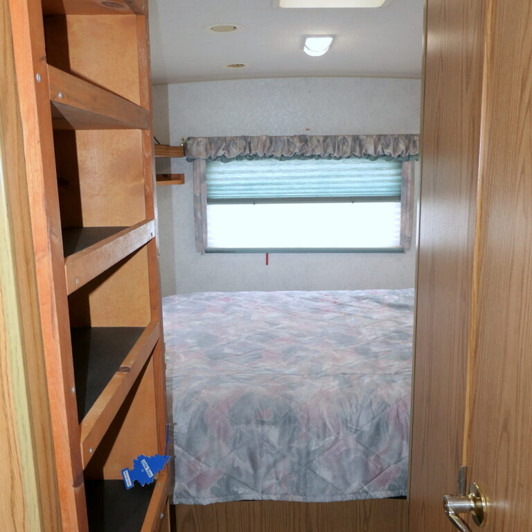 2000 Itasca SUNRISE 26P SE Class-A, By Winnebago, Leveling Jacks, Lithiums and Solar!-Image