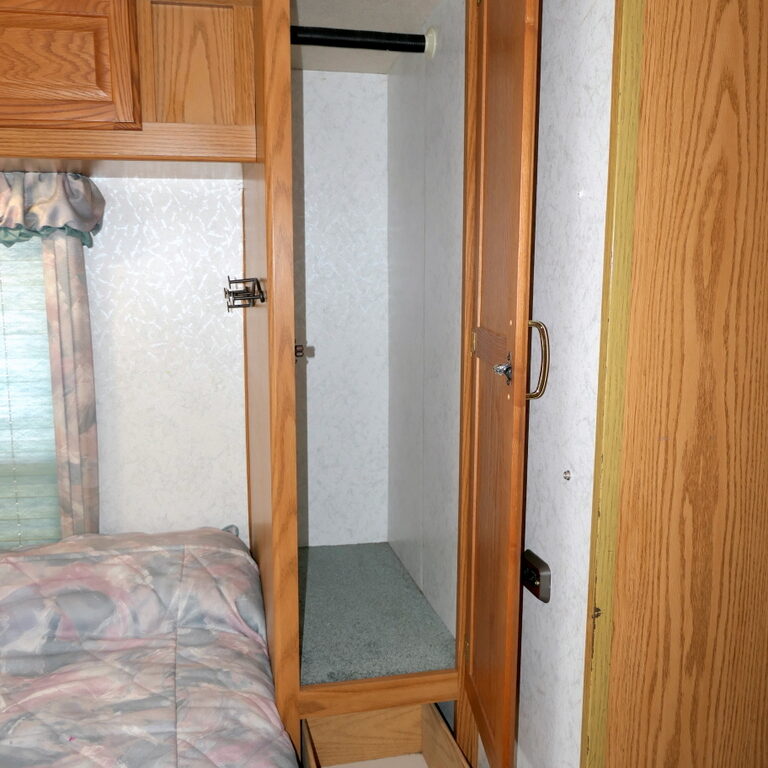 2000 Itasca SUNRISE 26P SE Class-A, By Winnebago, Leveling Jacks, Lithiums and Solar!-Image