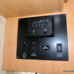 2005 Four Winds CHATEAU 31P Class-C, Slide-Out, Low Miles, Hydraulic Jacks-Thumbnail