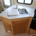 2005 Four Winds CHATEAU 31P Class-C, Slide-Out, Low Miles, Hydraulic Jacks-Thumbnail