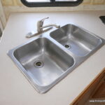 2005 Four Winds CHATEAU 31P Class-C, Slide-Out, Low Miles, Hydraulic Jacks-Thumbnail