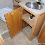 2005 Four Winds CHATEAU 31P Class-C, Slide-Out, Low Miles, Hydraulic Jacks-Thumbnail