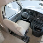 2005 Four Winds CHATEAU 31P Class-C, Slide-Out, Low Miles, Hydraulic Jacks-Thumbnail