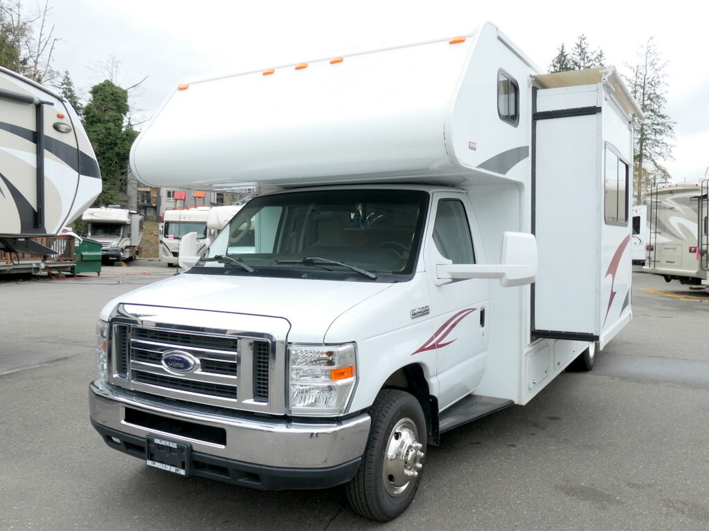 2013 Winnebago CHALET 26QR Class-C, Slide-Out, Sleeps-6-Image