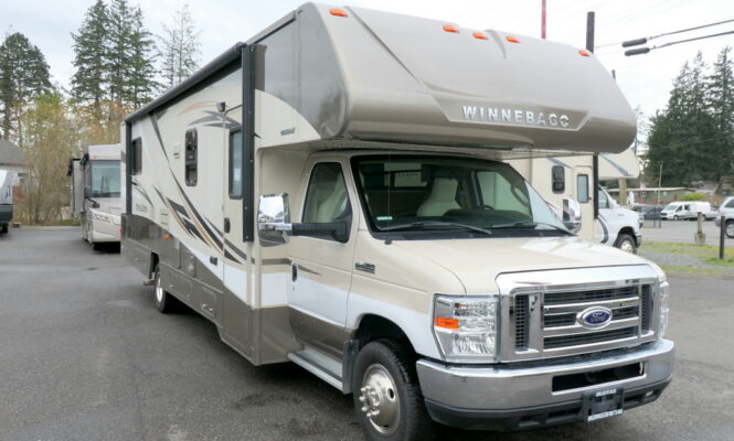 2016 Winnebago MINNIE WINNIE 31K Class-C, Slide-Out, Low Miles, Thermal Windows-Image