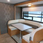 2016 Winnebago MINNIE WINNIE 31K Class-C, Slide-Out, Low Miles, Thermal Windows-Thumbnail