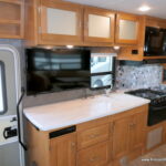 2016 Winnebago MINNIE WINNIE 31K Class-C, Slide-Out, Low Miles, Thermal Windows-Thumbnail