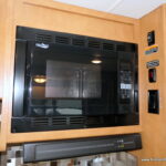 2016 Winnebago MINNIE WINNIE 31K Class-C, Slide-Out, Low Miles, Thermal Windows-Thumbnail