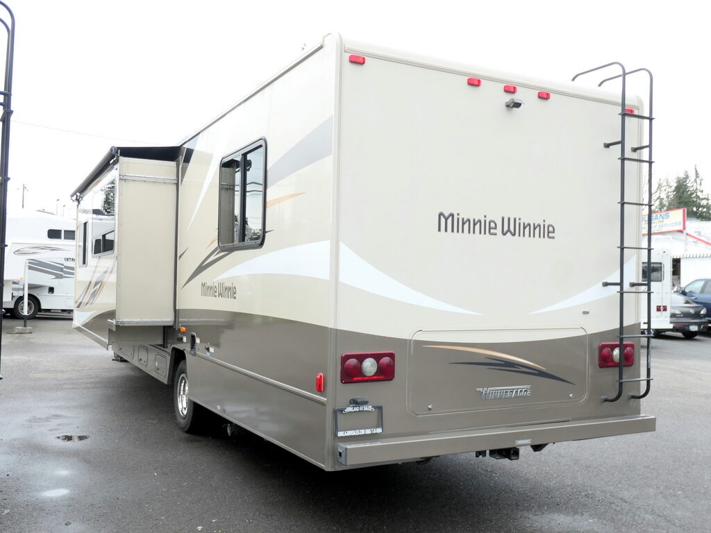 2016 Winnebago MINNIE WINNIE 31K Class-C, Slide-Out, Low Miles, Thermal Windows-Image