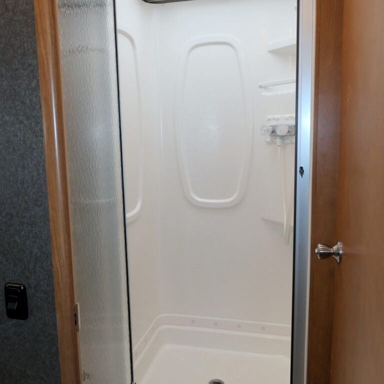 2016 Winnebago MINNIE WINNIE 31K Class-C, Slide-Out, Low Miles, Thermal Windows-Image