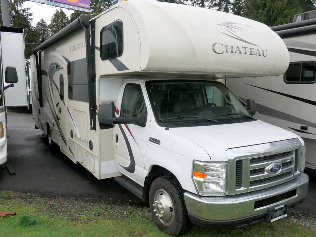 2017 Thor CHATEAU 31W Class-C, Full-Wall Slide-Out, Auto-Leveling, Low Miles-Image