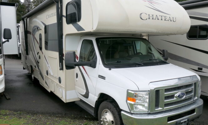 2017 Thor CHATEAU 31W Class-C, Full-Wall Slide-Out, Auto-Leveling, Low Miles-Image