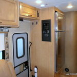 2017 Thor CHATEAU 31W Class-C, Full-Wall Slide-Out, Auto-Leveling, Low Miles-Thumbnail