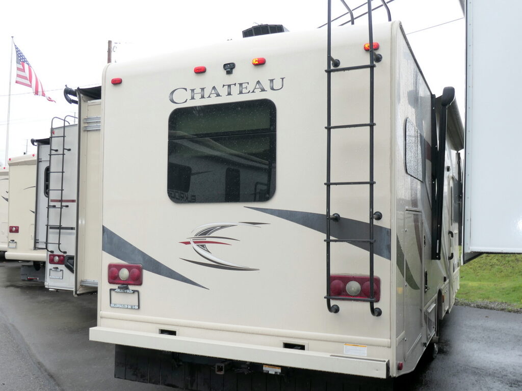 2017 Thor CHATEAU 31W Class-C, Full-Wall Slide-Out, Auto-Leveling, Low Miles-Image