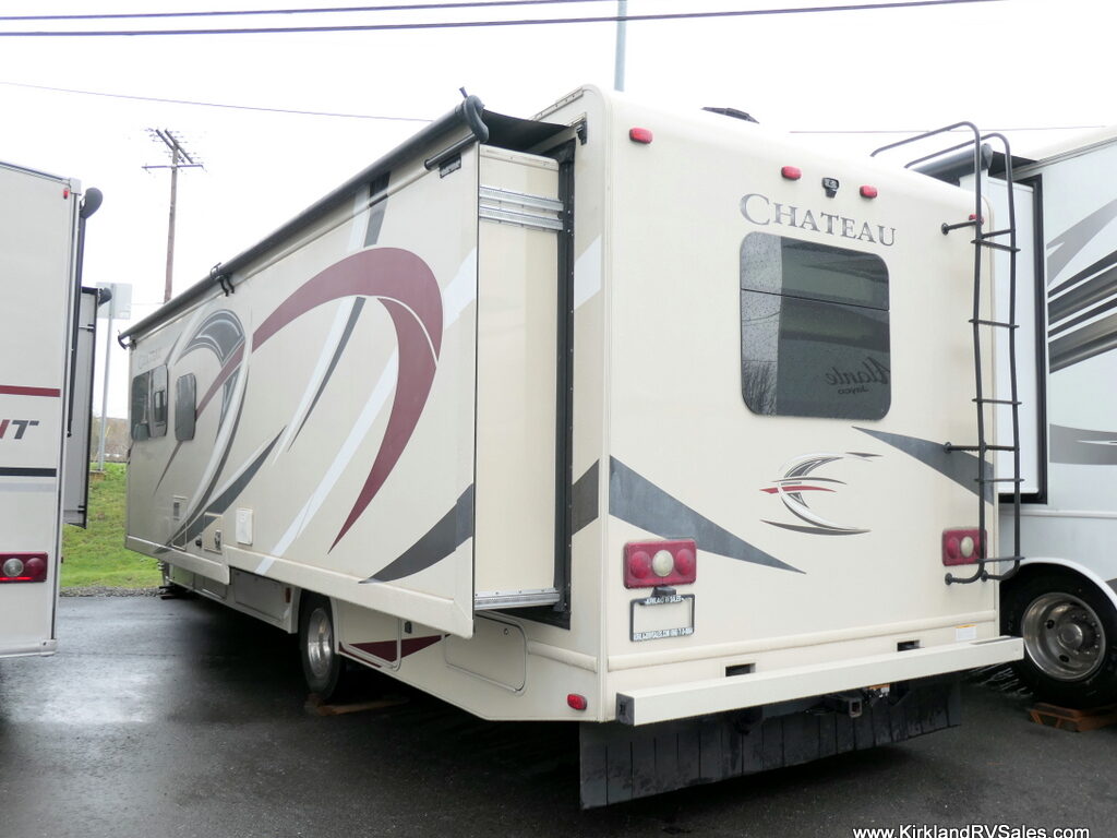 2017 Thor CHATEAU 31W Class-C, Full-Wall Slide-Out, Auto-Leveling, Low Miles-Image