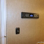 2017 Thor CHATEAU 31W Class-C, Full-Wall Slide-Out, Auto-Leveling, Low Miles-Thumbnail