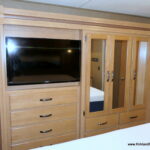 2017 Thor CHATEAU 31W Class-C, Full-Wall Slide-Out, Auto-Leveling, Low Miles-Thumbnail