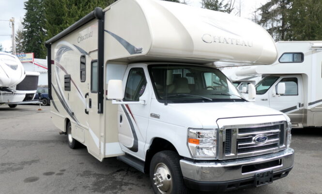 2018 CHATEAU 22B Class-C, By Thor Motor Coach, Low Miles, Slide-Out-Image