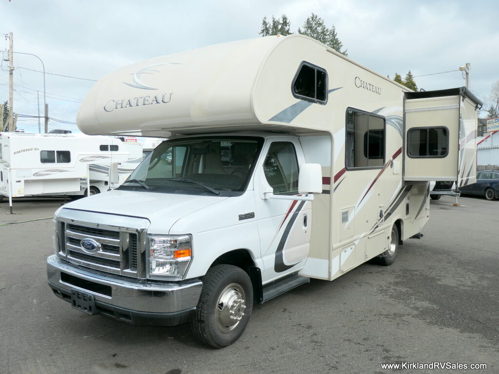 2018 CHATEAU 22B Class-C, By Thor Motor Coach, Low Miles, Slide-Out-Image