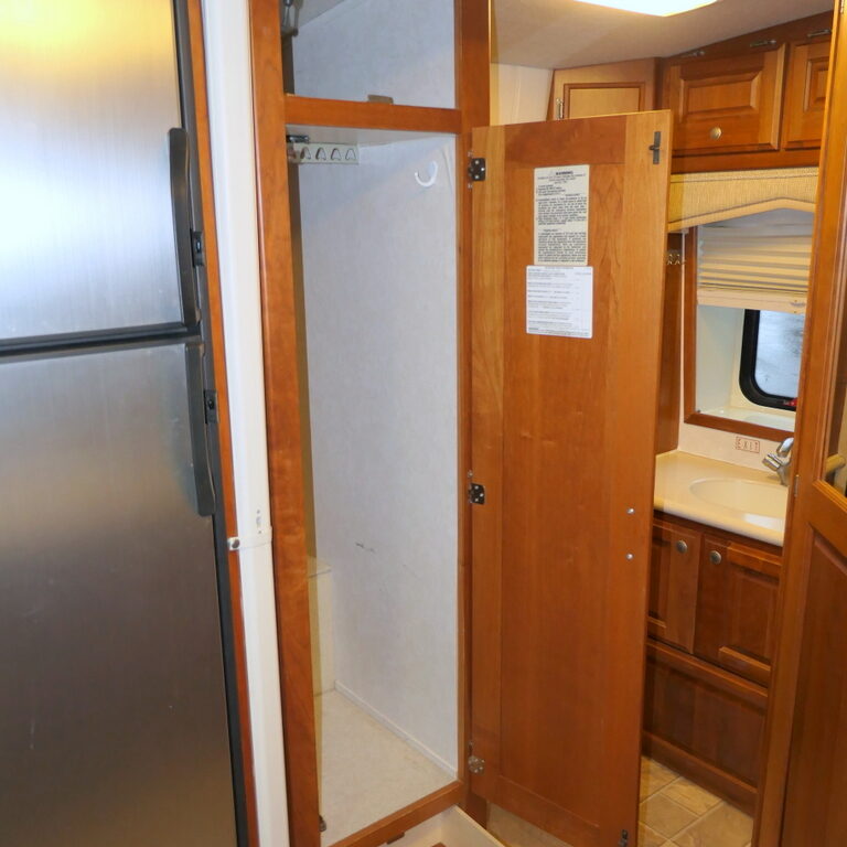 2006 Dynamax ISATA 230 Class-B+, Slide-Out, Full Paint, Jacks, Solar and Lithium-Image