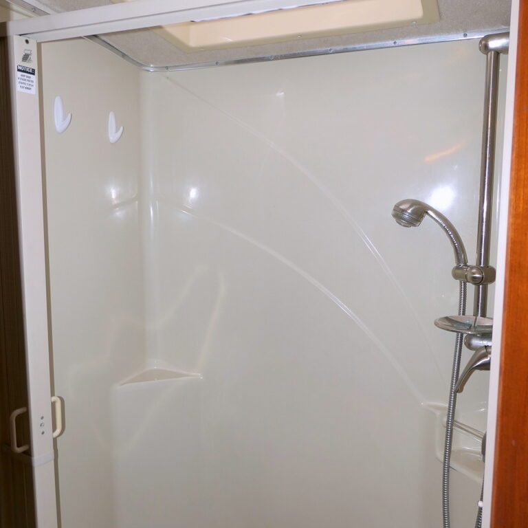 2006 Dynamax ISATA 230 Class-B+, Slide-Out, Full Paint, Jacks, Solar and Lithium-Image