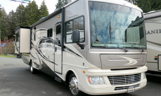 2014 BOUNDER 35K Class-A, By Fleetwood RV, 2-Slide-Outs, Full Body Paint, 1-1/2 Bath-Image
