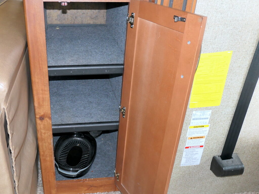 2014 BOUNDER 35K Class-A, By Fleetwood RV, 2-Slide-Outs, Full Body Paint, 1-1/2 Bath-Image