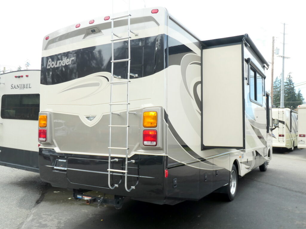 2014 BOUNDER 35K Class-A, By Fleetwood RV, 2-Slide-Outs, Full Body Paint, 1-1/2 Bath-Image