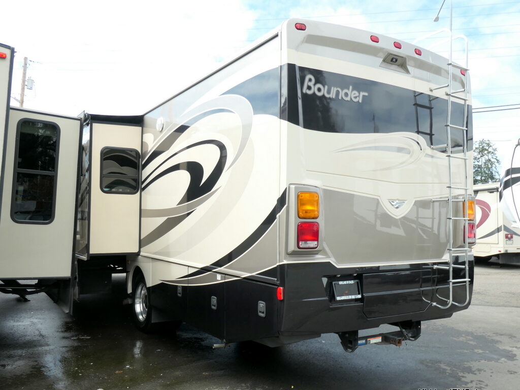 2014 BOUNDER 35K Class-A, By Fleetwood RV, 2-Slide-Outs, Full Body Paint, 1-1/2 Bath-Image