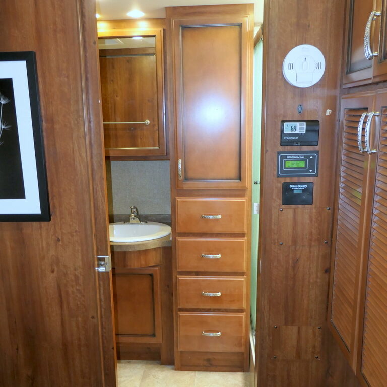 2014 BOUNDER 35K Class-A, By Fleetwood RV, 2-Slide-Outs, Full Body Paint, 1-1/2 Bath-Image