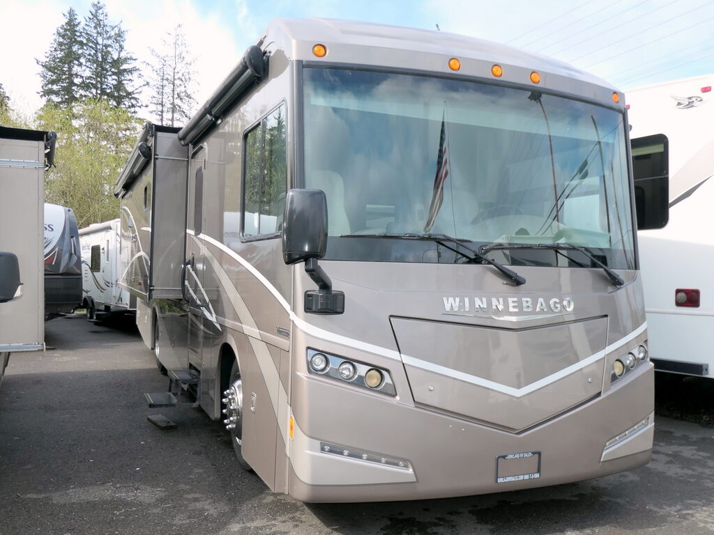 2016 Winnebago FORZA 34T Bus, 2-Slides, Full Paint, Cummins Diesel, Drop-Down Bed-Image