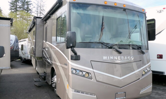 2016 Winnebago FORZA 34T Bus, 2-Slides, Full Paint, Cummins Diesel, Drop-Down Bed-Image