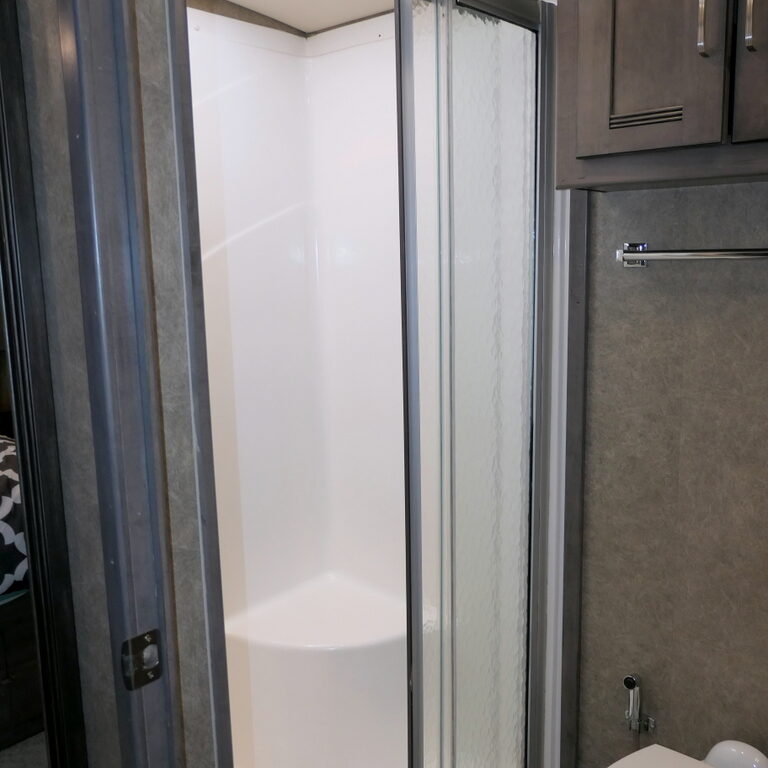 2016 Winnebago FORZA 34T Bus, 2-Slides, Full Paint, Cummins Diesel, Drop-Down Bed-Image