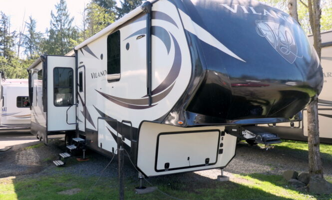 2017 Vanleigh VILANO 365RL 5th Wheel, 3-Slide-Outs, Spacious Interior-Image