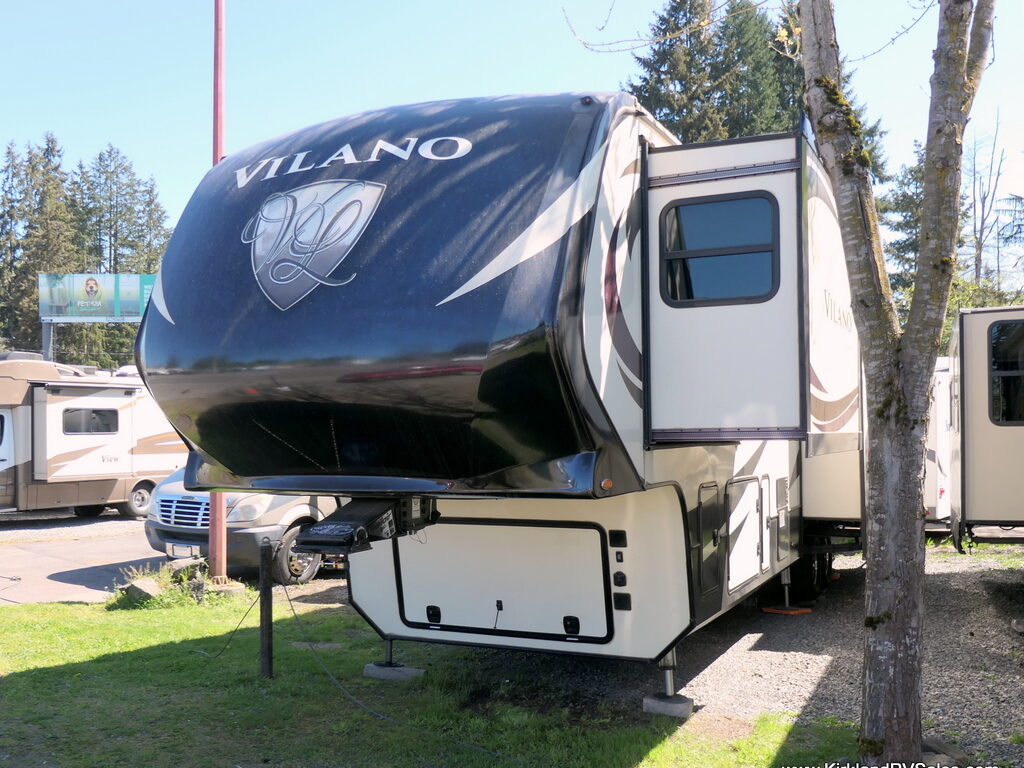 2017 Vanleigh VILANO 365RL 5th Wheel, 3-Slide-Outs, Spacious Interior-Image