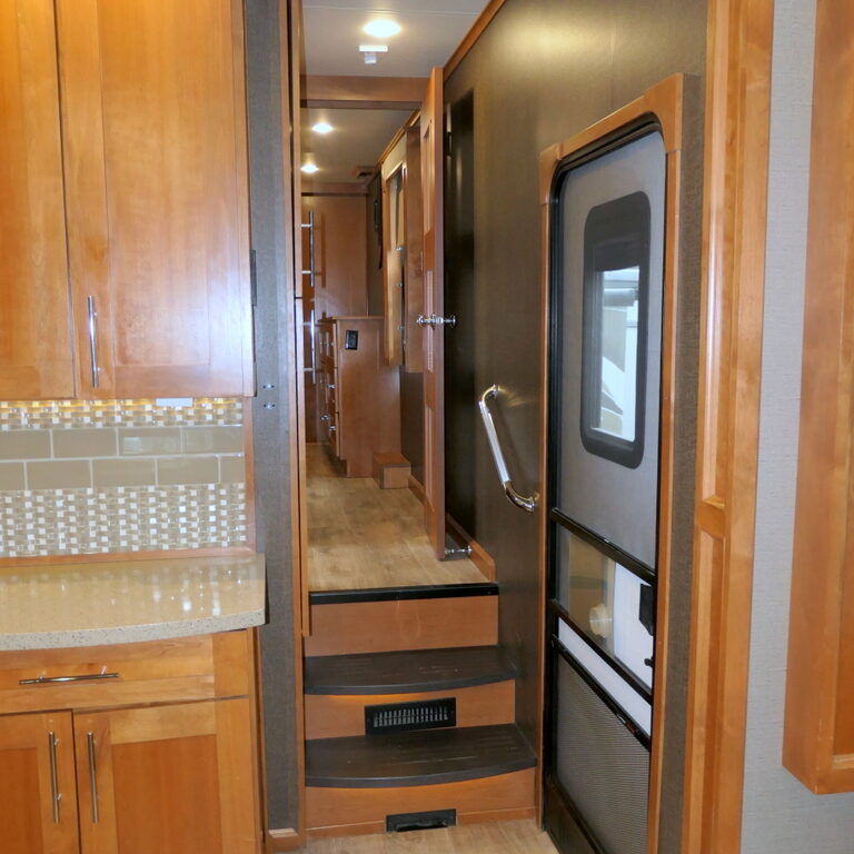 2017 Vanleigh VILANO 365RL 5th Wheel, 3-Slide-Outs, Spacious Interior-Image