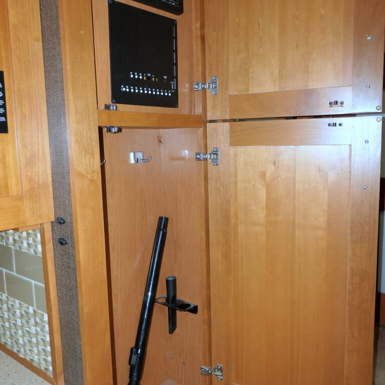 2017 Vanleigh VILANO 365RL 5th Wheel, 3-Slide-Outs, Spacious Interior-Image