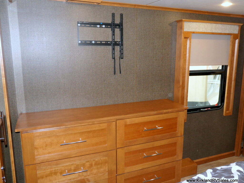 2017 Vanleigh VILANO 365RL 5th Wheel, 3-Slide-Outs, Spacious Interior-Image