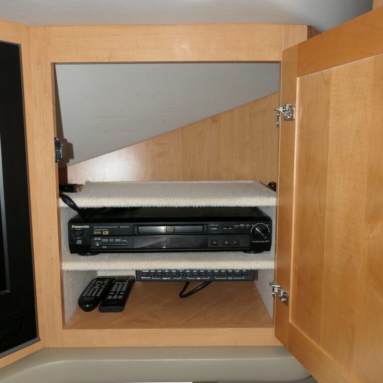 2009 SIESTA 21BC Class-B+ by Four Winds, Ford V-8, Low Miles!-Image