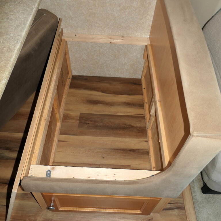 2009 SIESTA 21BC Class-B+ by Four Winds, Ford V-8, Low Miles!-Image